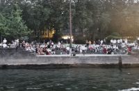 Tag 04 Dinner-Cruise auf der Seine 02 Am Ufer wird getanzt