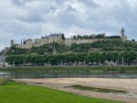 Radreise Loire vom 3.-11.5.25: Das Weinstädtchen Chinon mit riesiger Festung