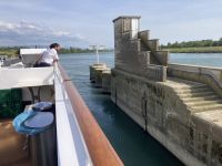 ...wieder eine Schleuse passiert.