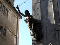 Skultpur an einem Haus in St.Malo