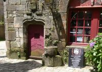 schönes Portal in Locronan