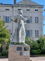 Papststatue auf dem Hügel Fourvière