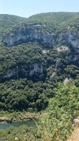 Ardèchemassiv besteht aus Kalkstein