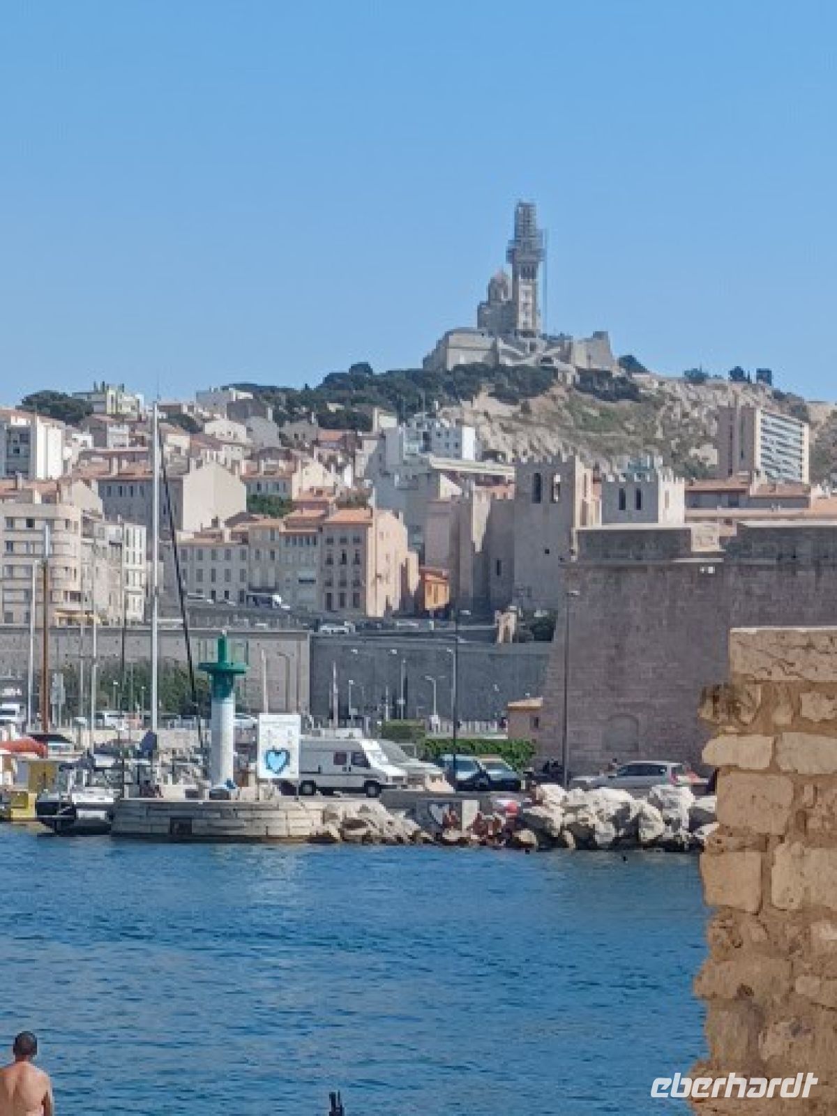 Marseille - Blick von der Festung auf die Kirche Notre-Dame de la Garde