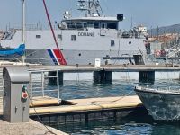 Marseille -Yachthafen mit Zollboot