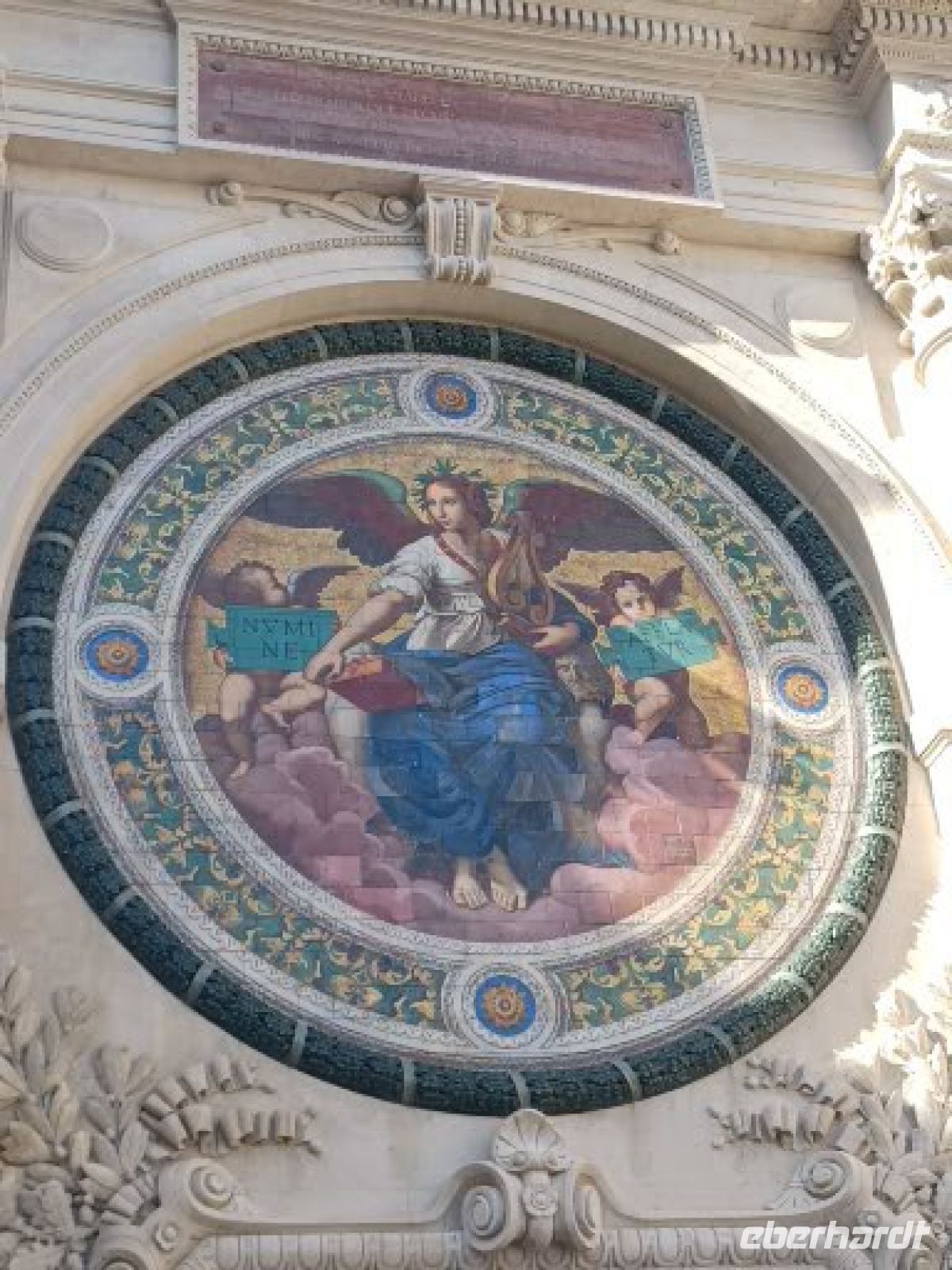 Arles - Häuserwand mit Schmuckelement