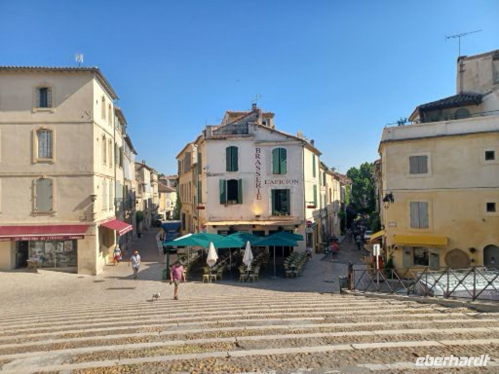 Arles - Blick in die Altstadtgassen vom Amphitheater