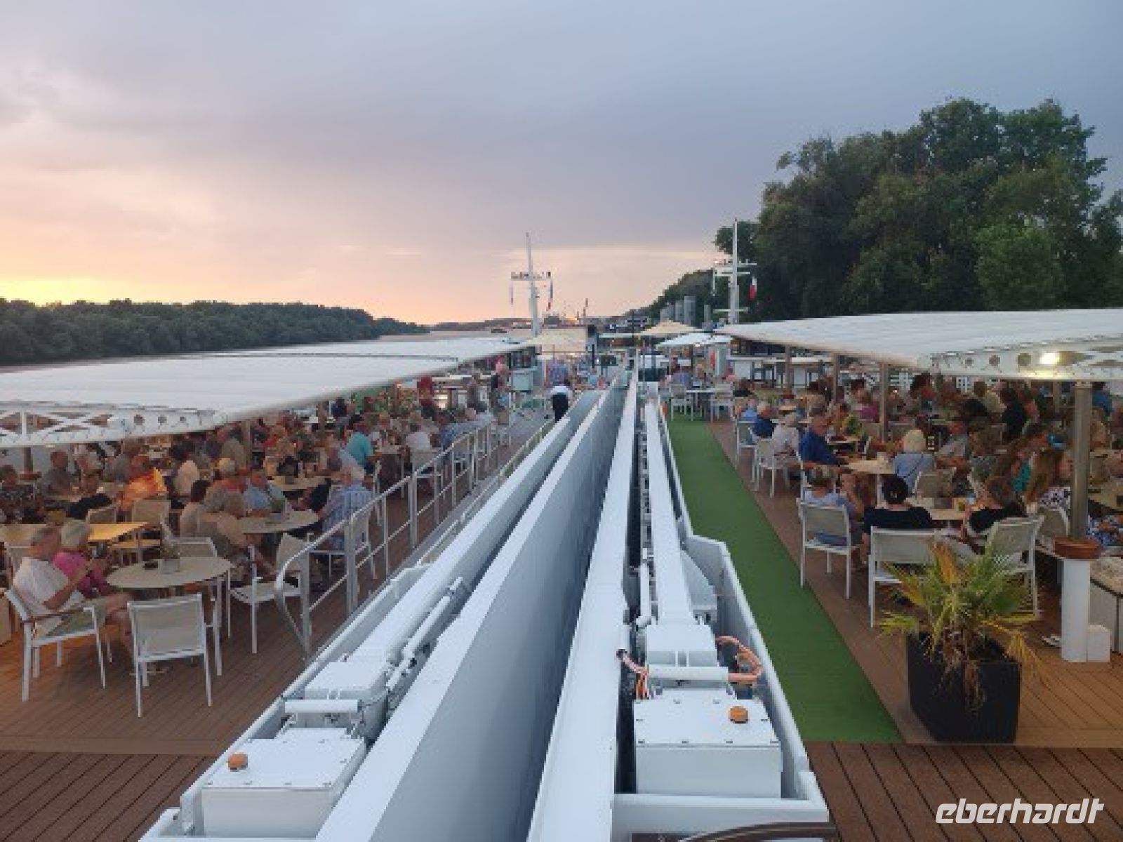 Arles - zwei AROSA -Schiffe liegen im Doppelpack