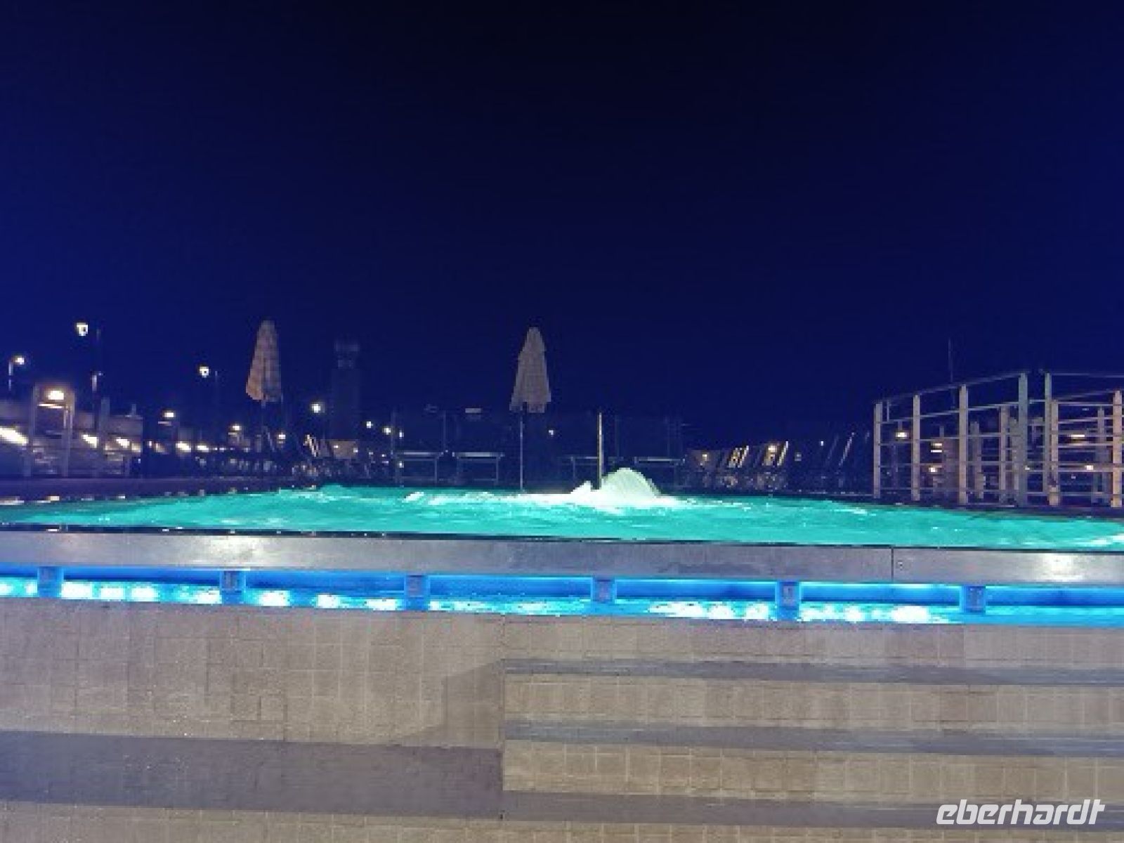 AROSA - an Deck tanzt auch das Wasser im Pool mit