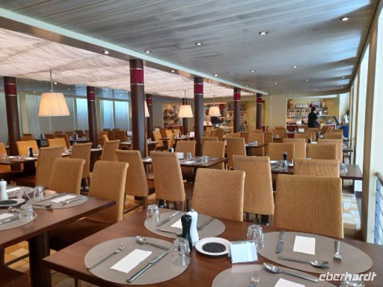 AROSA -Stella - Schiffsbegehung am Morgen - eingedeckte Frühstückstische 