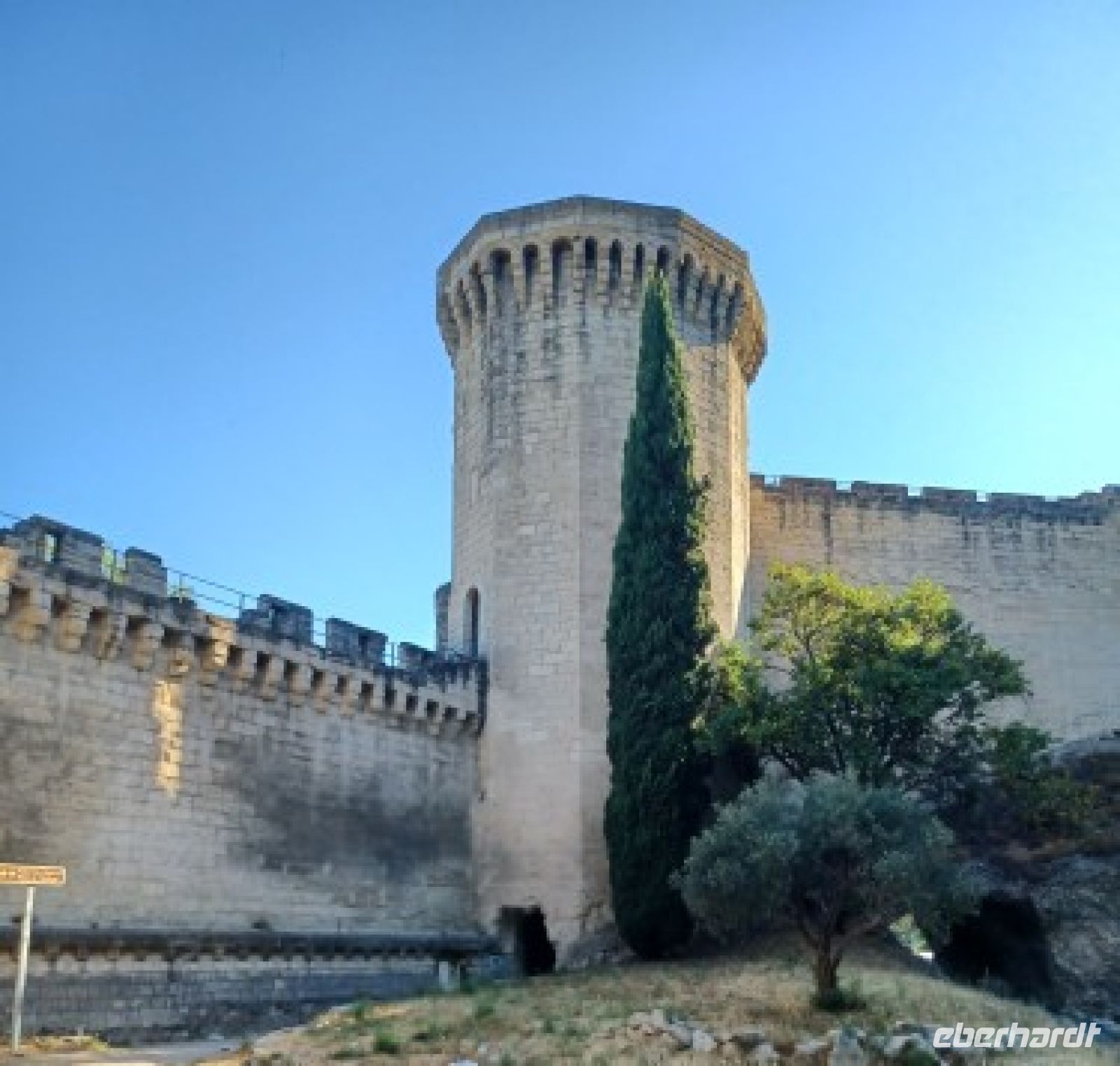 Avignon - Altstadtmauer mit 39 Wachtürmen