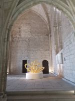 Papstpalast -Empfangsraum mit symbolisiertem Papststuhl