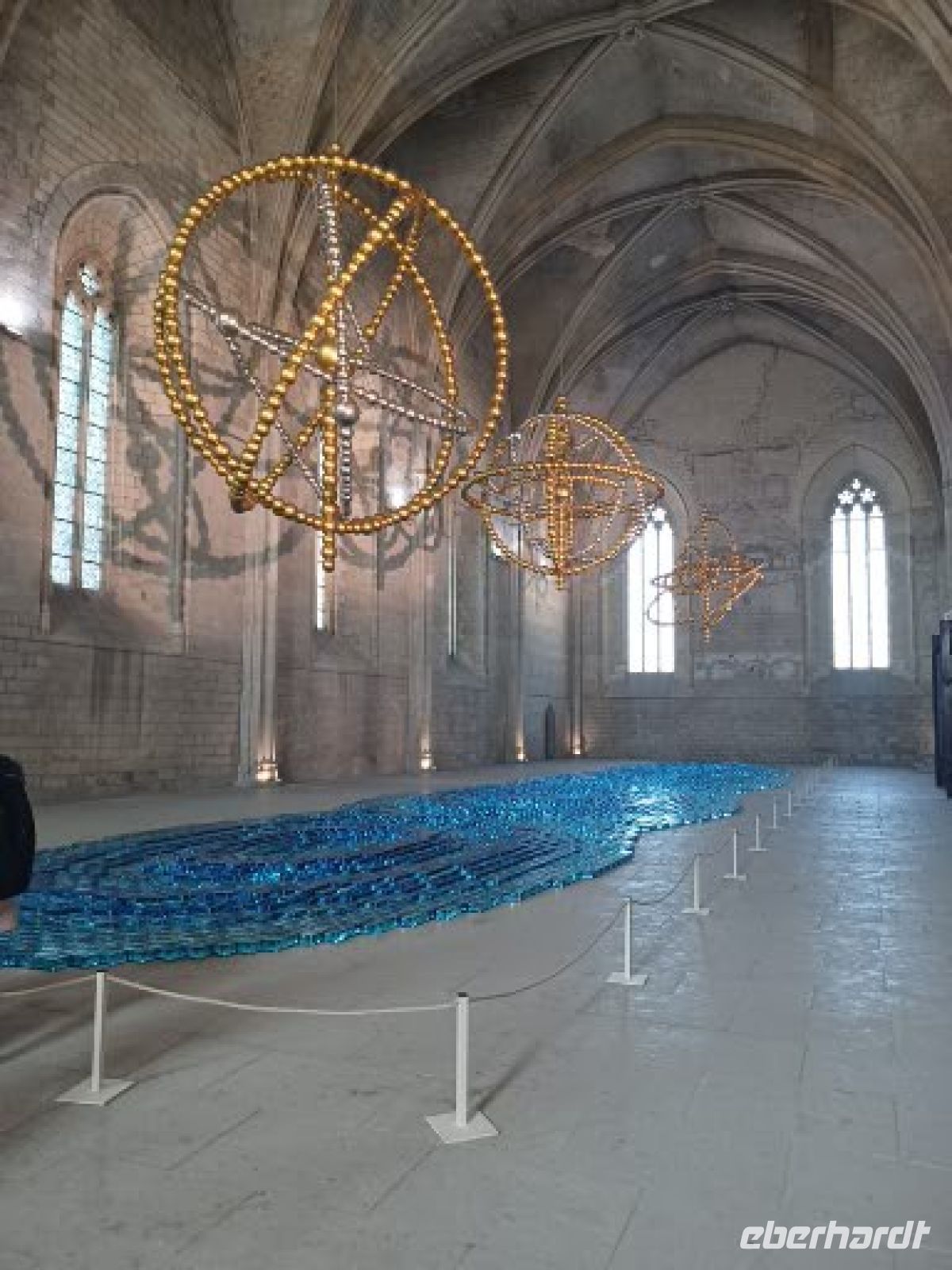 Papstpalast -Kunstinstallation mit Glasperlen u. Glassteinen aus Muranglas