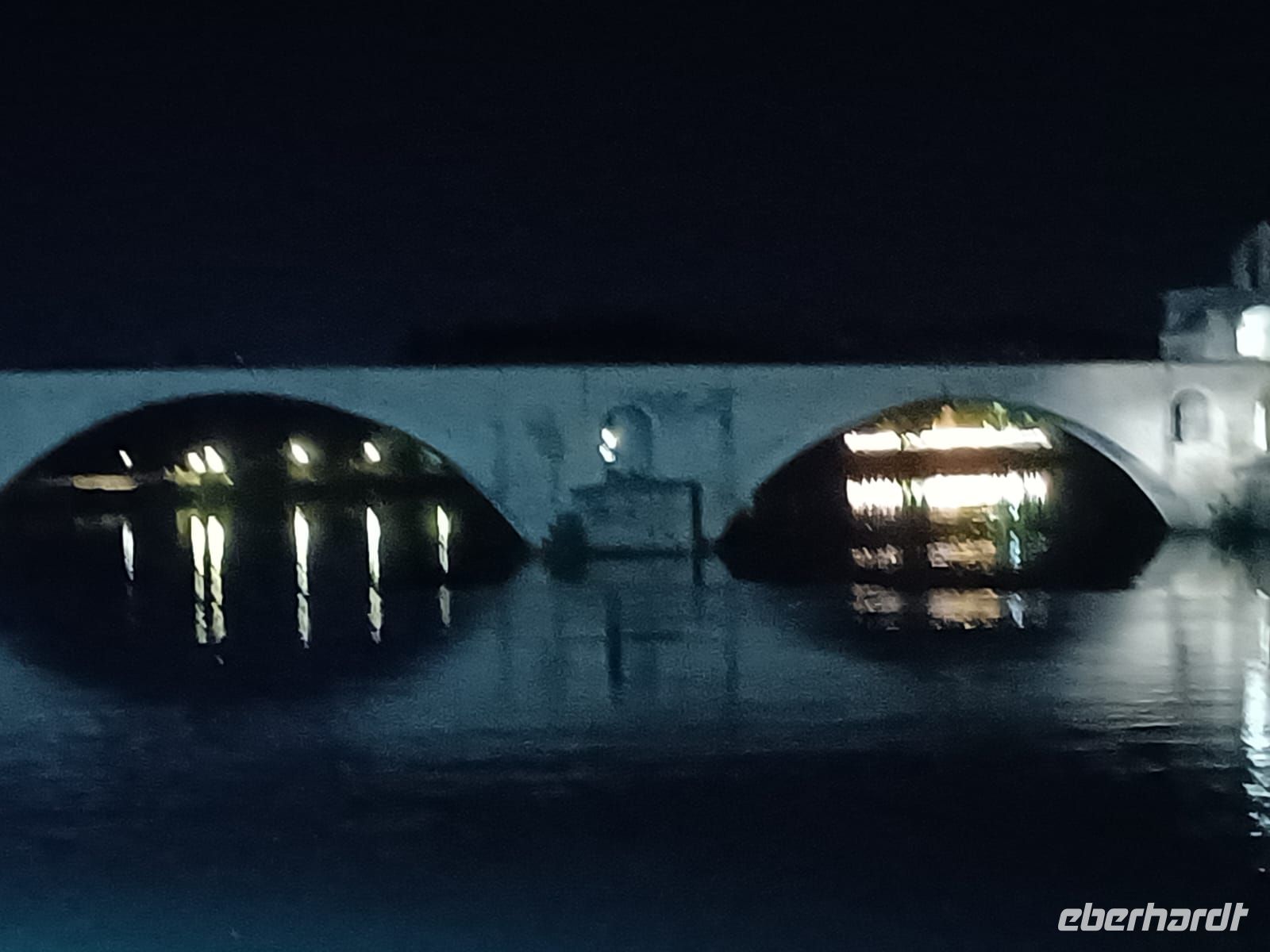 Avignon - Nachtpassage zur Brücke 