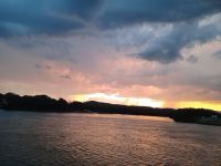 Schleusenausfahrt in den Abendhimmel