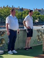 Ausflugsmanager, Alexander,u. DJ.Stephan übernehmen die Livemoderation der Passage durch Lyon