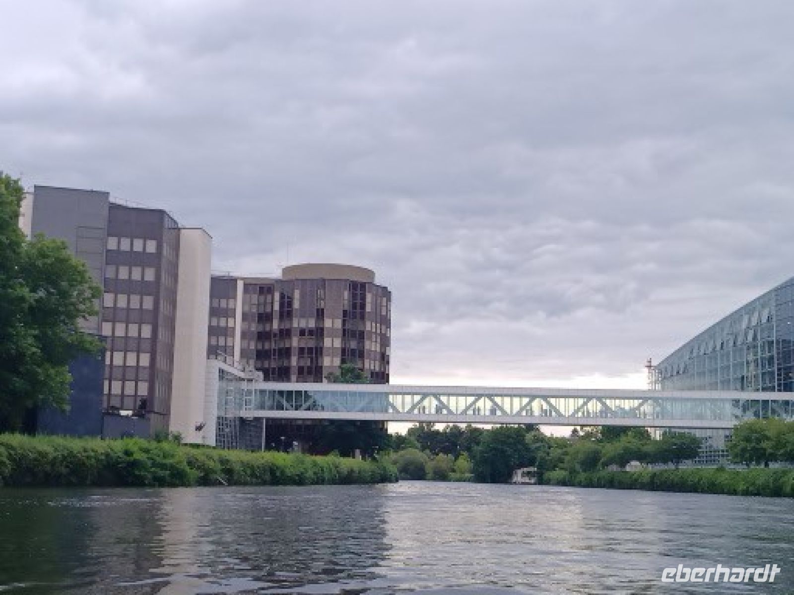 Straßburg -Europaviertel -Brückenverbindung zum alten u. neuen Europaparlament