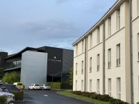 Hotel Paxton - Zimmer im rechten Gebäude, Restaurant im linken Gebäude