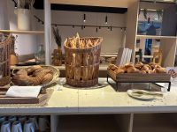 Frühstücksbüffet im Hotel Paxton - Frische Baguette und andere Brotsorten 