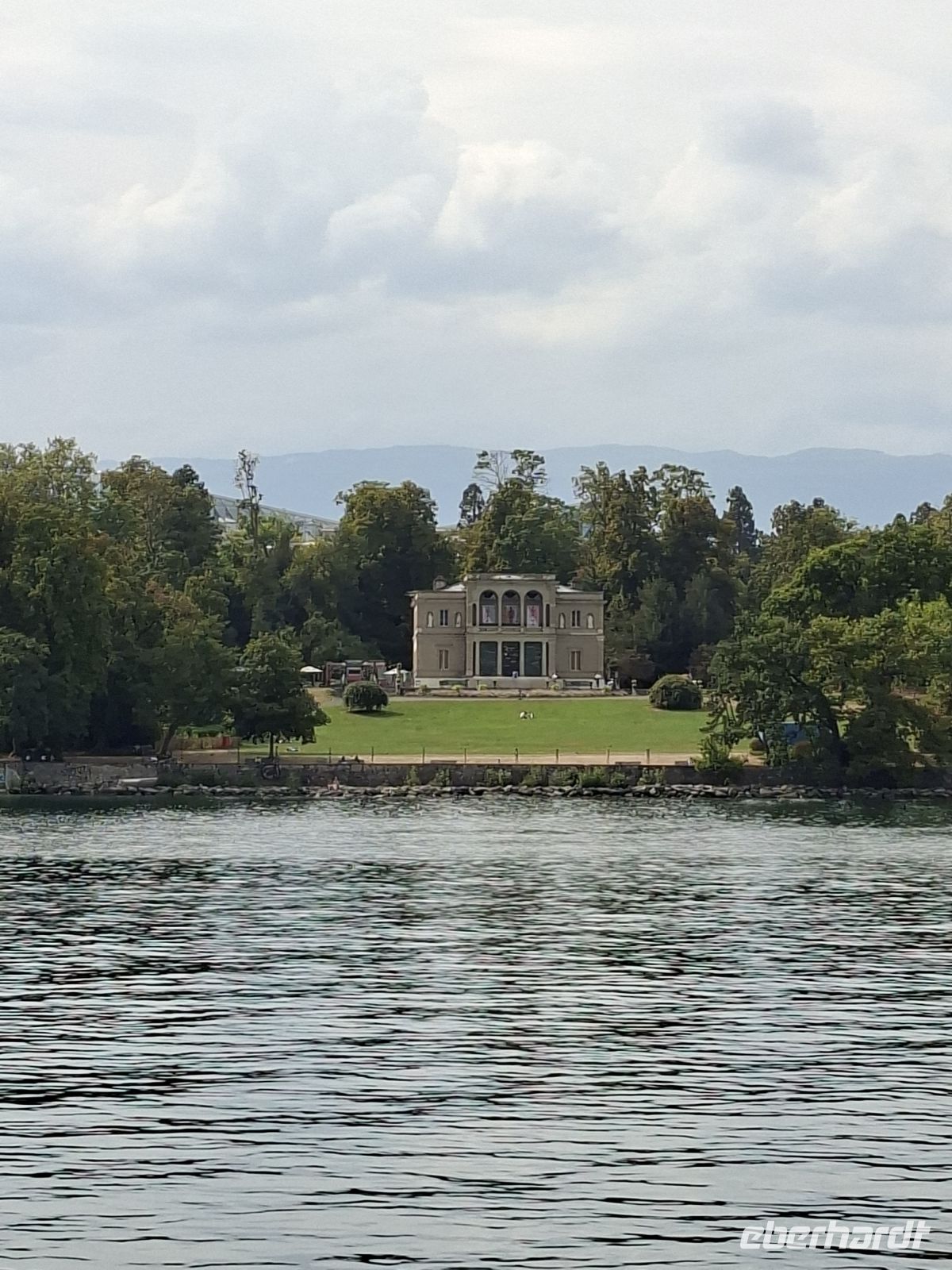 Villa mit Park am Genfer See