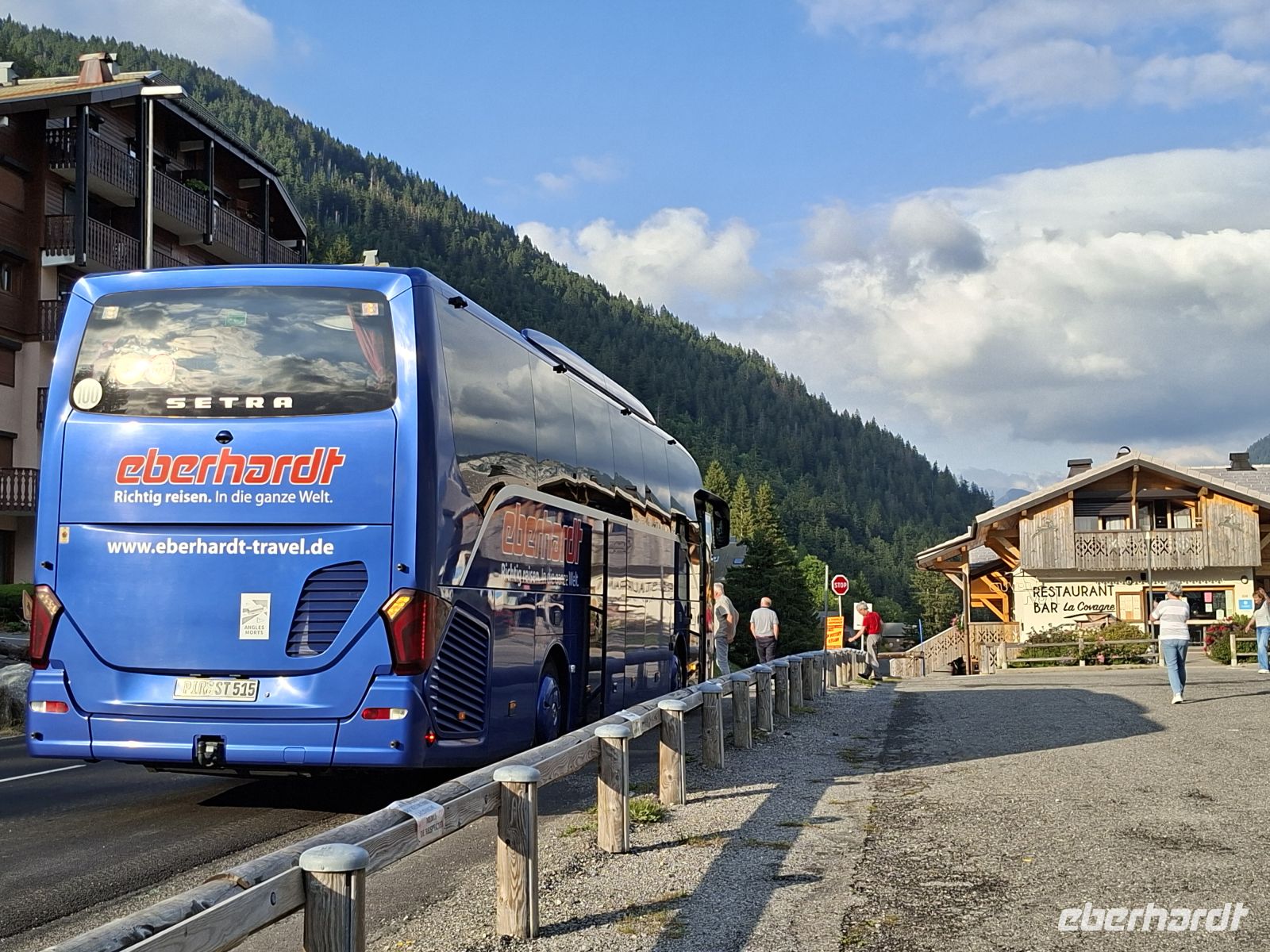 Fotostopp am Pass auf 1230 m Höhe