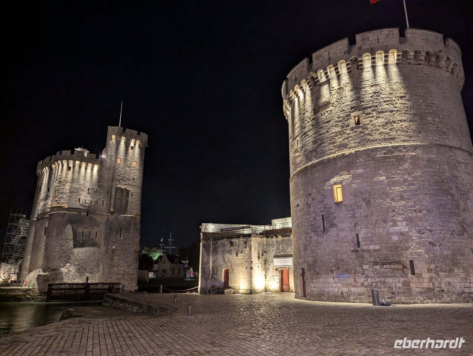 4. Hafentürme in La Rochelle.jpg
