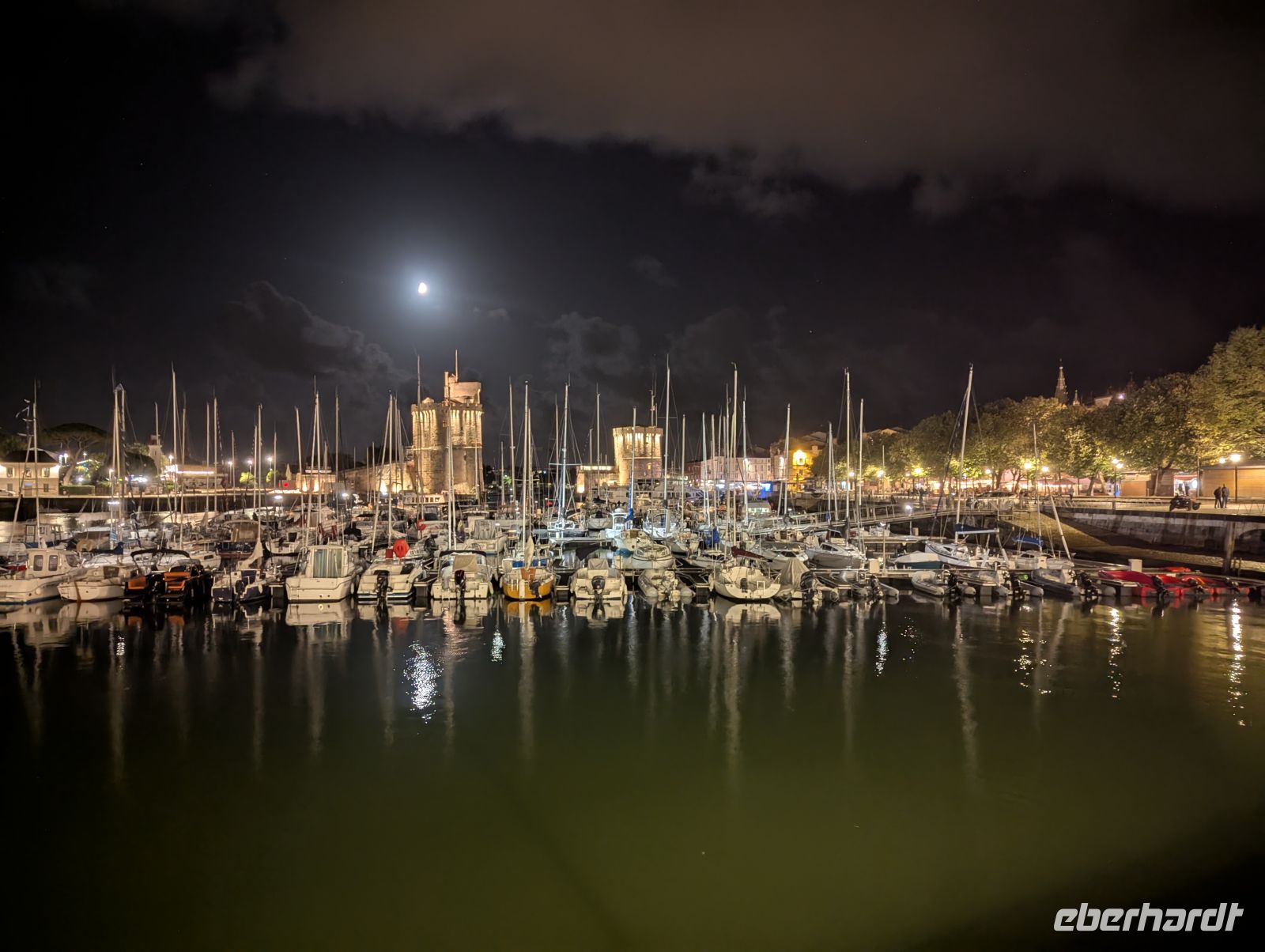 5. Der alte Hafen von La Rochelle bei Nacht.jpg