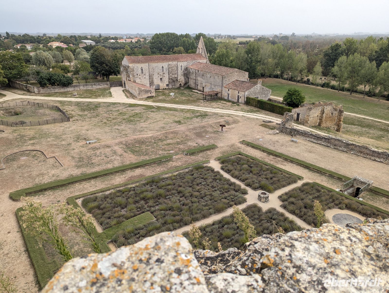 9. Abtei von Maillezais.jpg