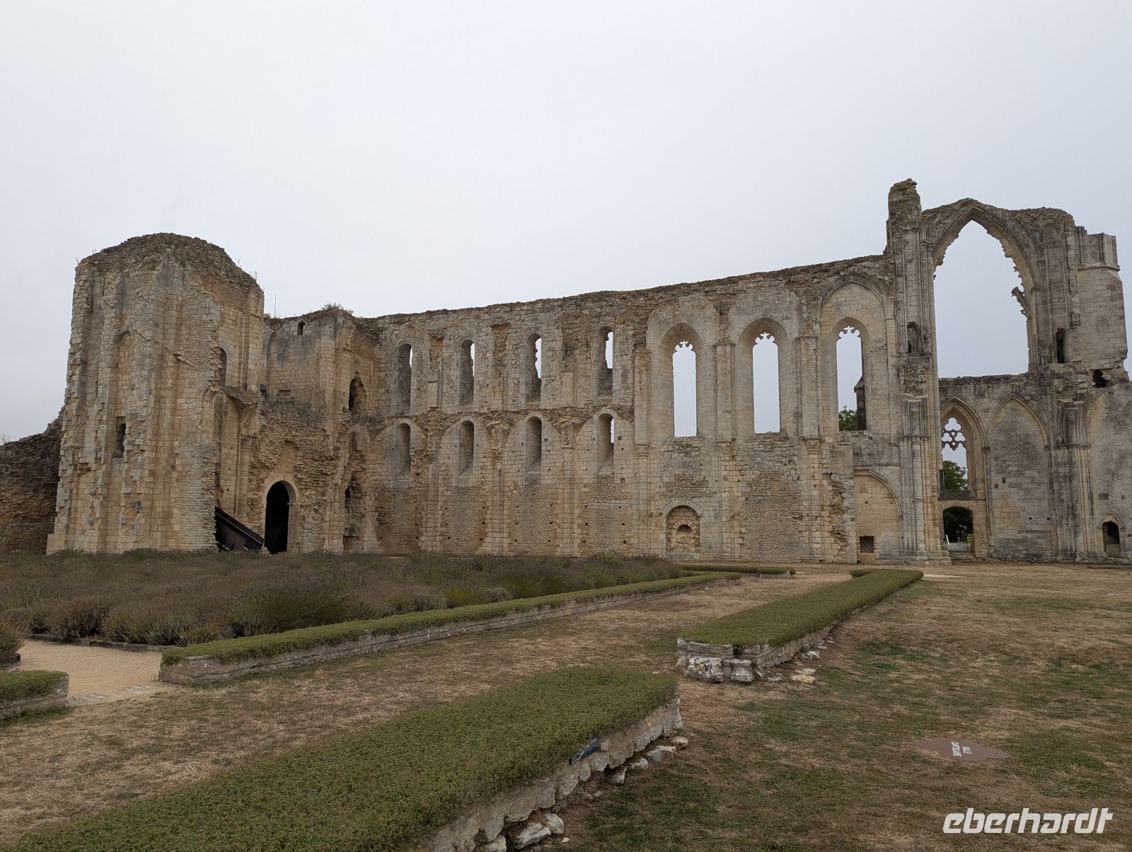 10. Abteikirche von Maillezais.jpg
