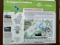 Flusskreuzfahrt auf der Rhone - Tournon-sur-Rhône