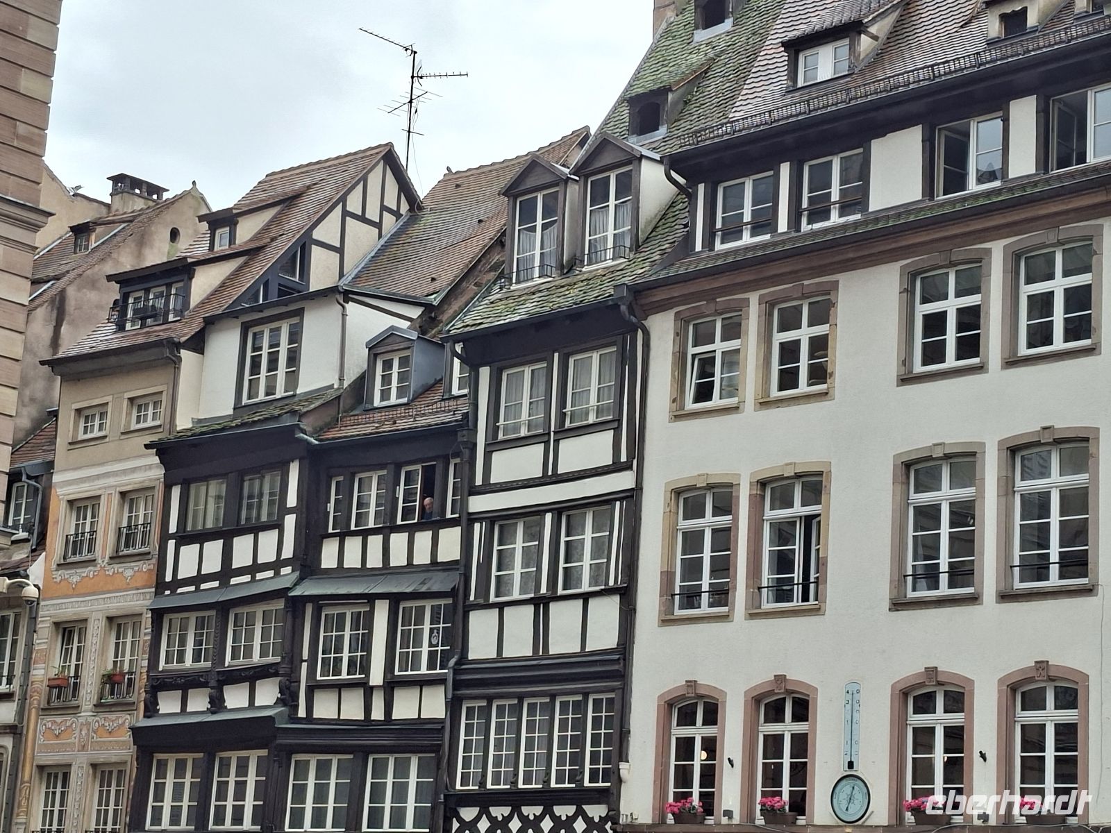 Straßburg -Dachfassaden am Münsterplatz