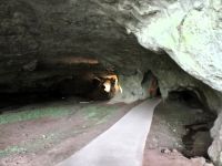 Vor der Höhle von Sare