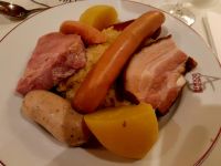 elsässische Schlachteplatte mit Sauerkraut 