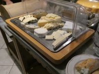 reiche Käseauswahl im Hotel Mireille in Arles 