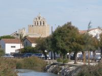 Blick auf die Wehrkirche von Saintes-Maries-de-la-Mer 