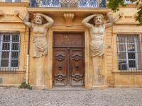 Prächtige Fassade am Cours Mirabeau in Aix-en-Provence 