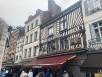 Rundreise Normandie und Bretagne: Am Marktplatz von Honfleur