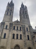 Rundreise Normandie und Bretagne: Die Westfassade der Stefanskirche von Caen