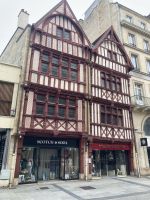 Rundreise Normandie und Bretagne: Altes Fachwerk in Caen