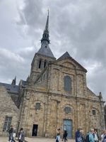 Rundreise Normandie und Bretagne: Die große Terrasse vor der Klosterkirche St. Michel