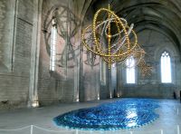 Kunst von Othoniel im Papstpalast von Avignon