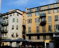 Vor der Kathedrale von Nizza