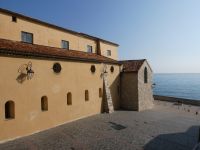 Blick zur Kirche in Antibes 