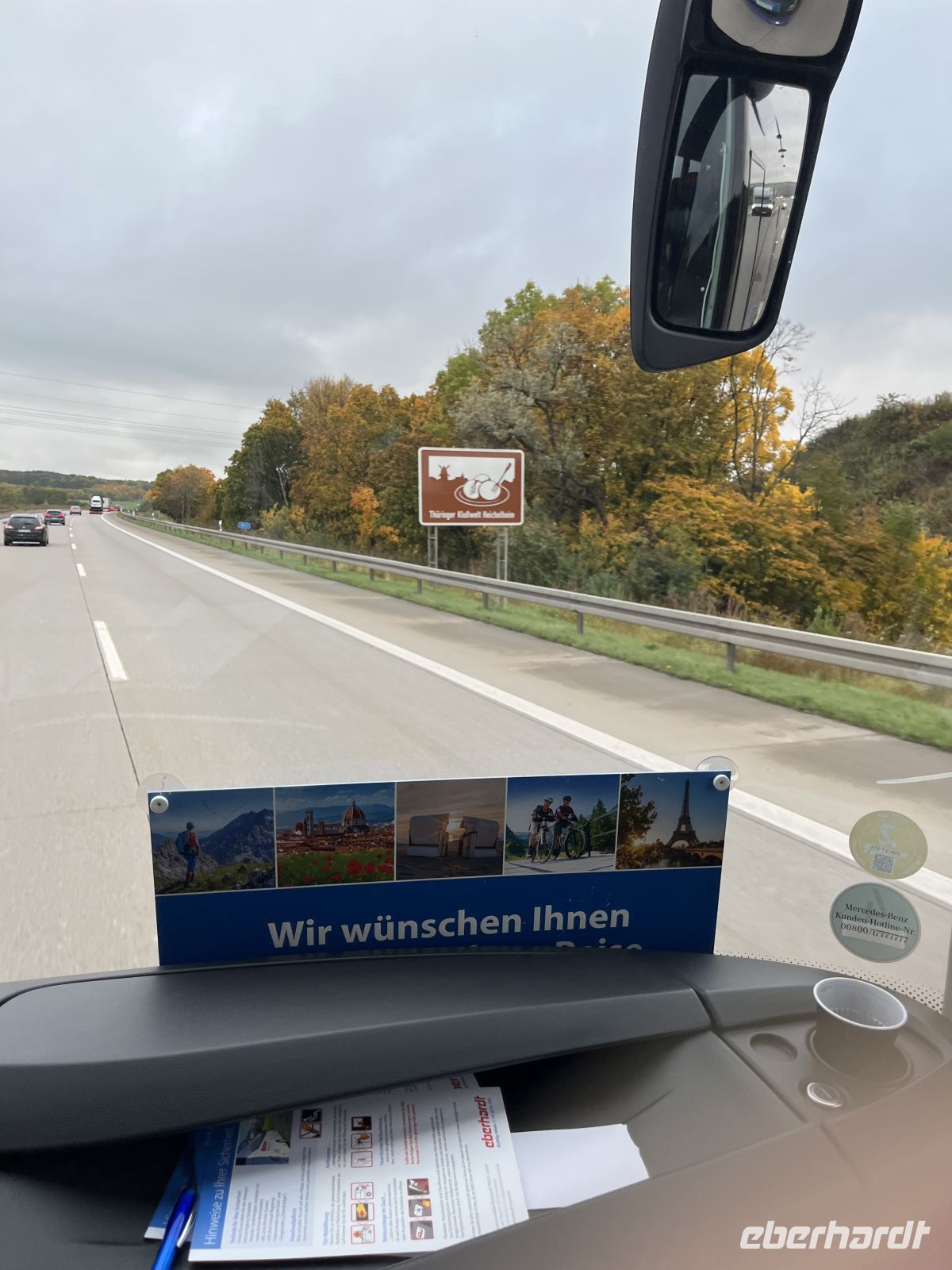 9:00 Uhr- herrliches Herbstwetter , leere Straßen