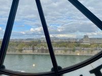 Die Seine durch die Uhr