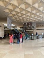 Louvre: Foyer