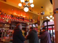 in einem typischen Pariser Bistro in St. Germain