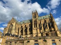 Fassade mit Strebewerk