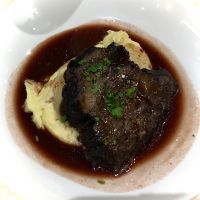 Paleron de boeuf et écrasé de pommes de terre