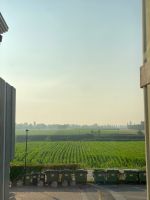 am Morgen vor dem Hotel